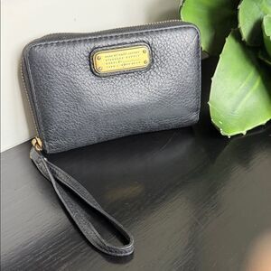 Marc by Marc Jacobs Genuine Leather Wristlet Wallet clutch purse soft versitile
